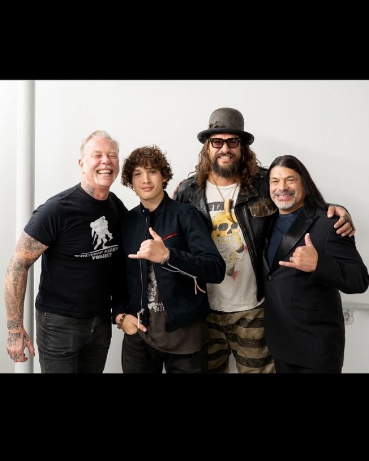 Ο Τζέισον Μομόα γιορτάζει τα γενέθλια του γιου του σε συναυλία των Metallica