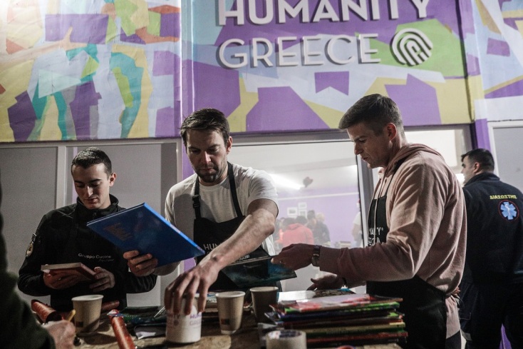 Στέφανος Κασσελάκης και Τάιλερ Μακμπέθ μαγειρεύουν για καλό σκοπό