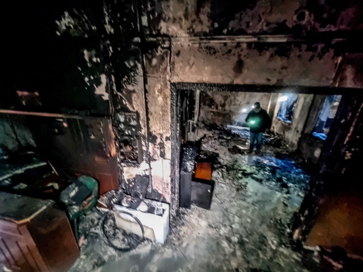 Στάχτη και αποκαΐδια: Εικόνες από το εσωτερικό του ξενοδοχείου στην Καλαμπάκα