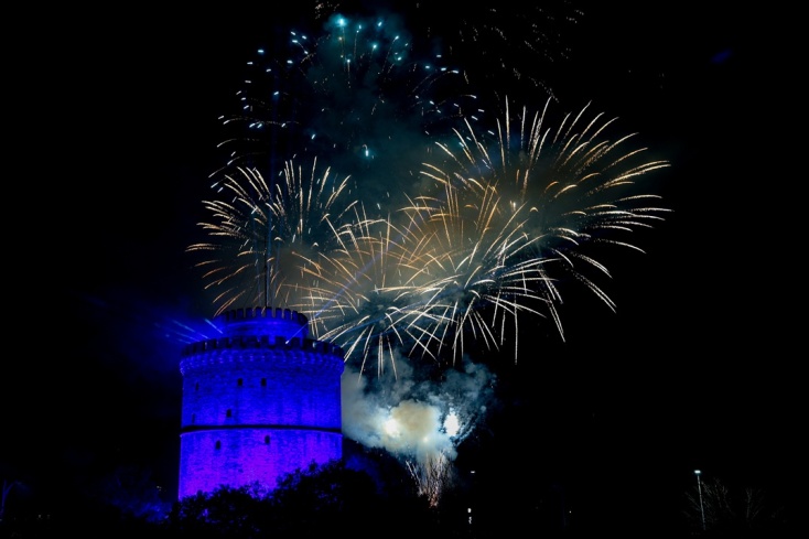 Πρωτοχρονιά 2025 με σόου πυροτεχνημάτων πάνω από τον Λευκό Πύργο