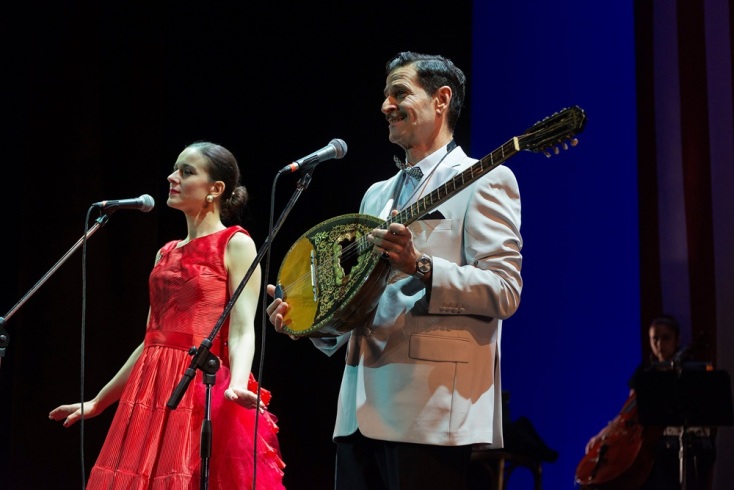 Η παράσταση στο ΚΘΒΕ που μας ταξιδεύει στην ψυχή του Μανώλη Χιώτη