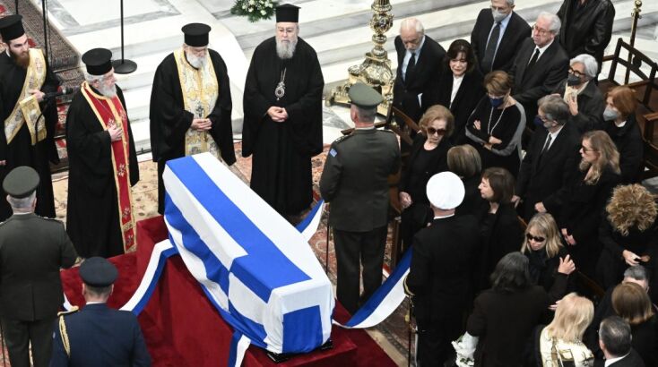 Στιγμιότυπο από το εσωτερικό της Μητρόπολης Αθηνών όπου θα τελεστεί η νεκρώσιμος ακολουθία
