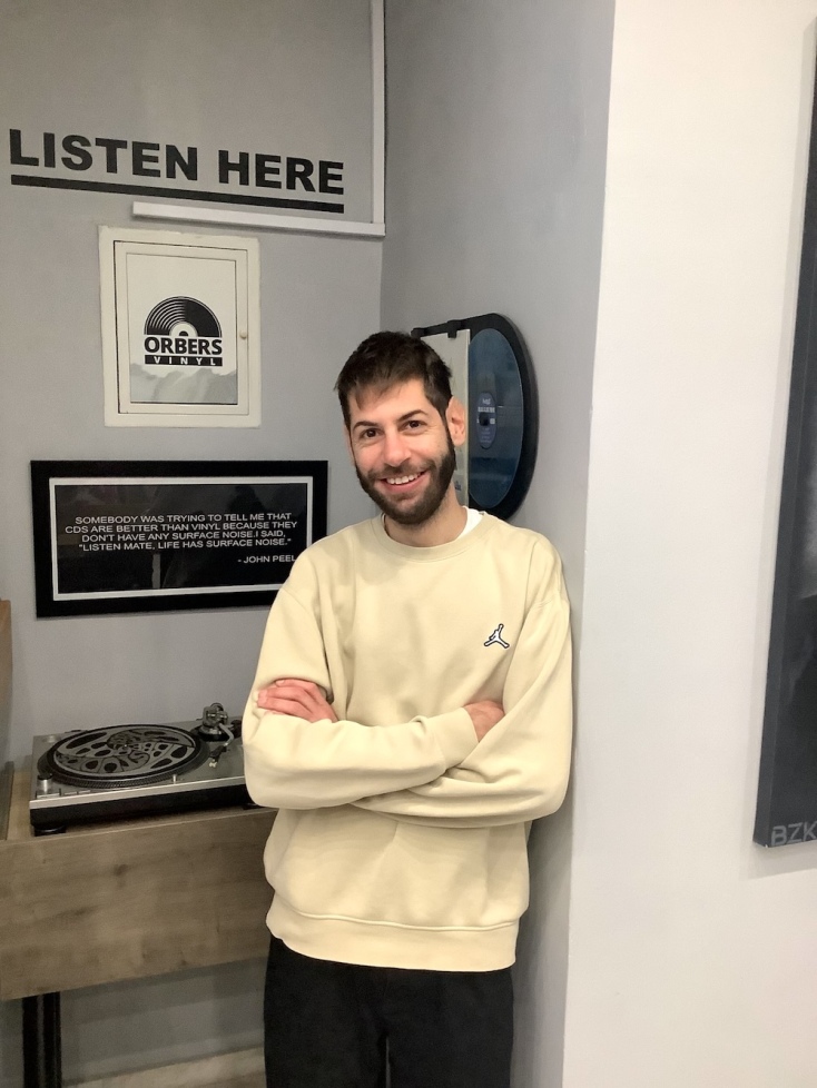 Ο Απόστολος Τζελεπίδης του Orbers Vinyl