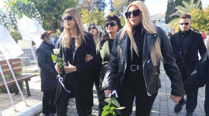 Η Αγγελική Ηλιάδη με την υπόλοιπη οικογένεια της Καίτης Γκρέυ