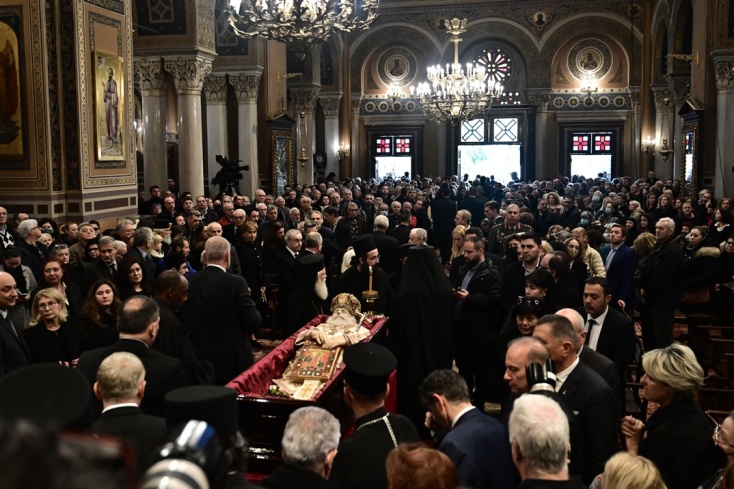 Αρχιεπίσκοπος Αλβανίας Αναστάσιος: Σε εξέλιξη το λαϊκό προσκύνημα στη Μητρόπολη Αθηνών