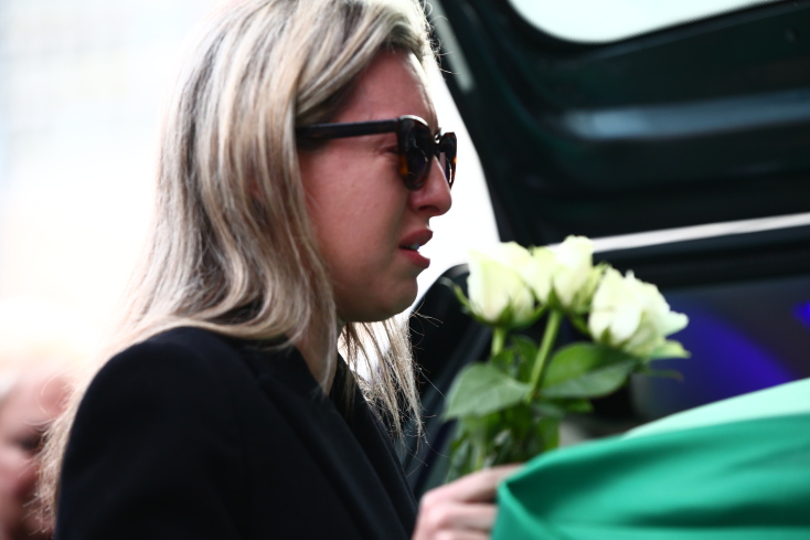 Συντετριμμένη η Πόπη Δομάζου στη Λεωφόρο