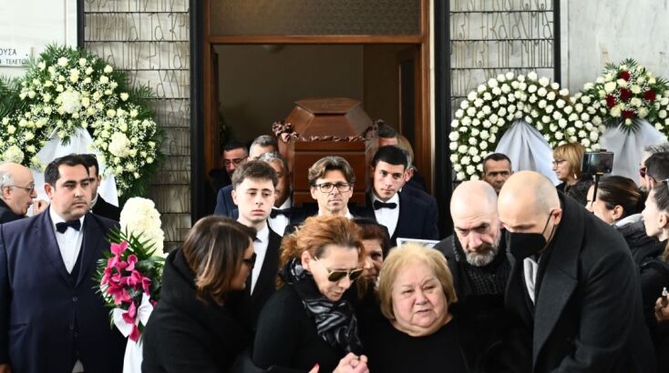 Κηδεία Ιάσονα Τριανταφυλλίδη: Εικόνες από το τελευταίο «αντίο» στον γνωστό δημοσιογράφο