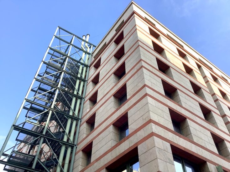 Πειραιώς στη Μητροπόλεως