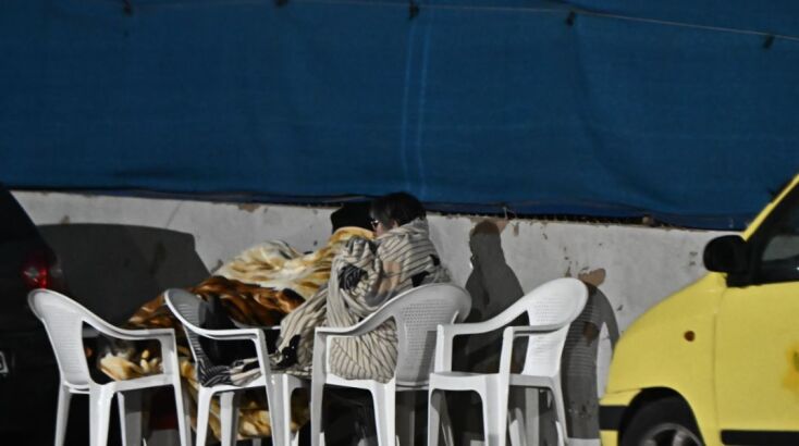 Εξουθενωμένοι οι κάτοικοι της Σαντορίνης