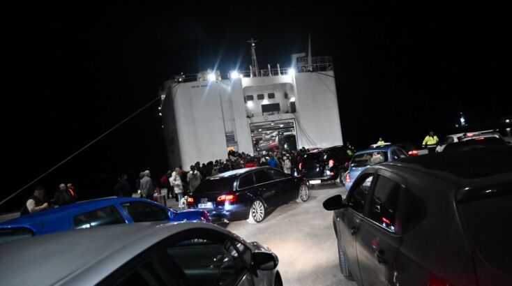 Ουρές στα τελευταία δρομολόγια για Πειραιά 