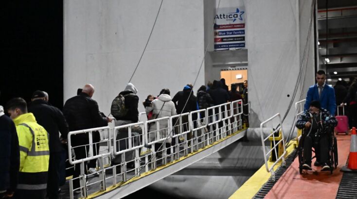 Ουρές στα τελευταία δρομολόγια για Πειραιά 