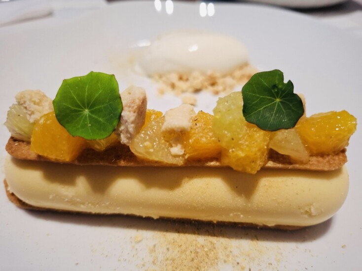 Cremeux λεμόνι με μαριναρισμένα εσπεριδοειδή, crumble λευκής σοκολάτας και παγωτό γιαούρτι