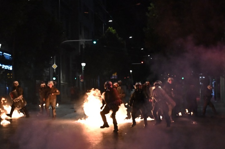 αστυνομικοι, μολοτοφ