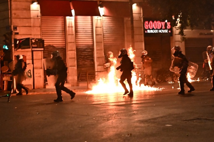 αστυνομικοι, μολοτοφ