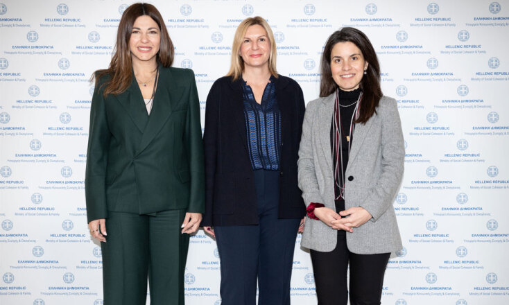 Από αριστερά: Σοφία Ζαχαράκη, Υπουργός Κοινωνικής Συνοχής και Οικογένειας / Μαρία Κοράλη, General Manager L'Oréal Professional Products / Ιωάννα Λυτρίβη, Υφυπουργός Παιδείας, Θρησκευμάτων και Αθλητισμού