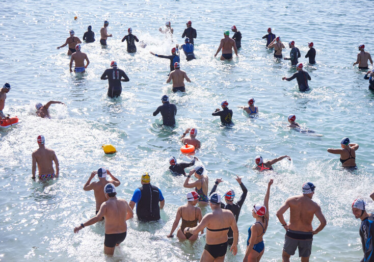 Weswim και περιοδικό δρόμου Σχεδία