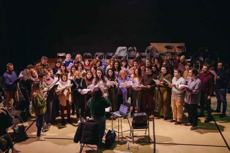 Το Φουλάρι στο Ολύμπια: Μια παράσταση που μπορείς να δεις με κλειστά ή ανοιχτά μάτια