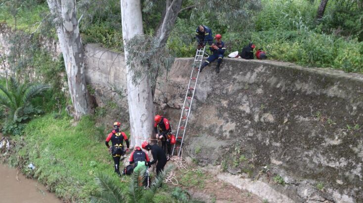 Πατήσια: Απεγκλωβίστηκαν τα άτομα που είχαν αποκλειστεί στο ρέμα Προμπονά - Εικόνες από τη διάσωσή τουςΠατήσια: Απεγκλωβίστηκαν τα άτομα που είχαν αποκλειστεί στο ρέμα Προμπονά - Εικόνες από τη διάσωσή τους