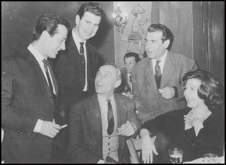 Αλέκος Αλεξανδράκης, Μίκης Θεοδωράκης, Μάνος Κατράκης, Βασίλης Διαμαντόπουλος και Αλίκη Γεωργούλη το 1966 στο μπαρ του Δημοτικού Θεάτρου Πειραιά