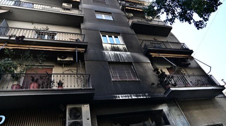 Εξάρχεια: «Οι φλόγες από τα καμένα αυτοκίνητα έφτασαν στα μπλακόνια» – 