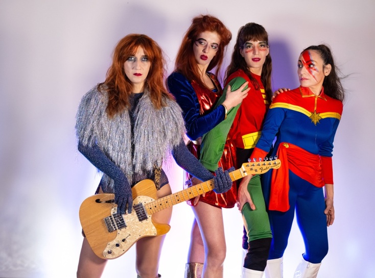 Η Έλλη Παπακωνσταντίνου σκηνοθετεί το Holy Bitch στο θέατρο Πορεία