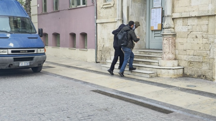 Αστυνομικοί, μεταφορά κρατουμένου