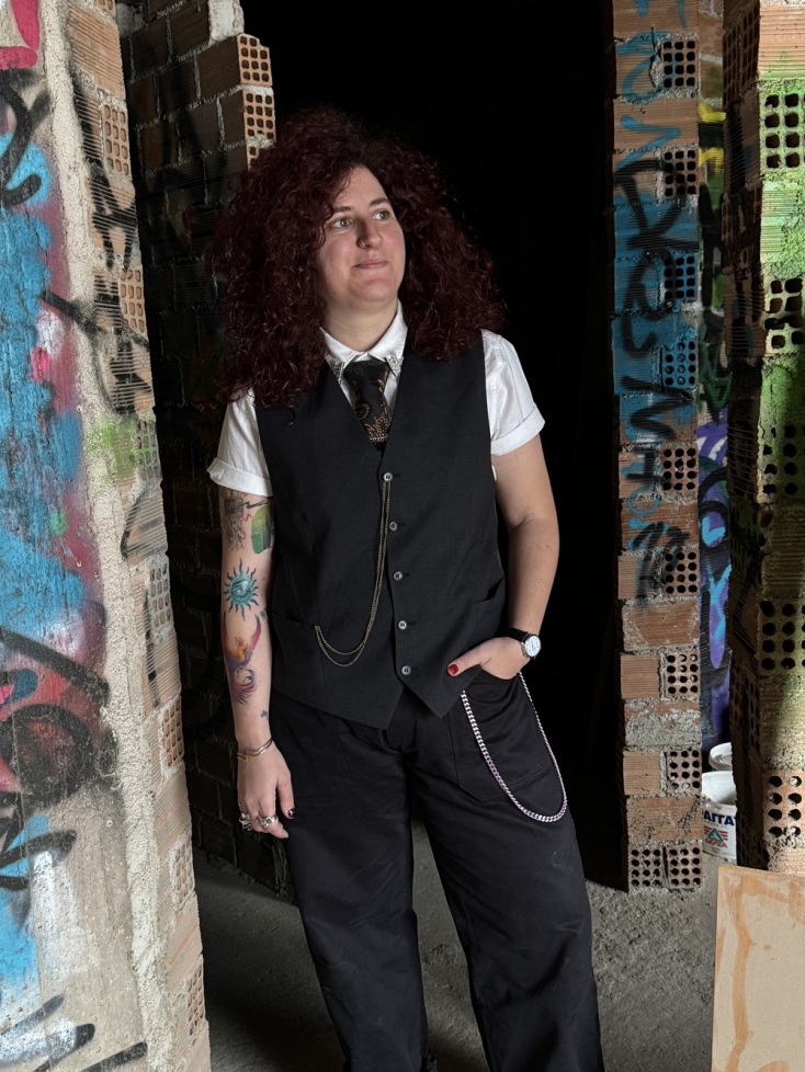 Η Νάνσυ Κουρούνη μιλά για την παράσταση «Παραλήρημα για δύο» στο Μπιζζζ 2025