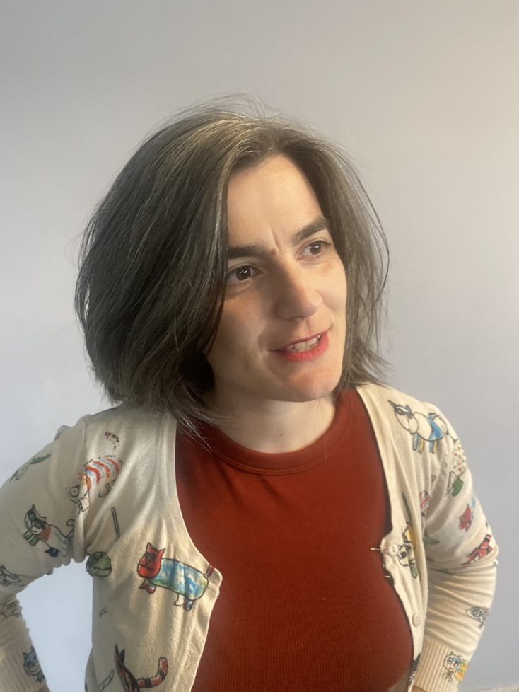 Η Σοφία Καπράνου μας μιλά για την παράσταση «Η τάξη της κυρίας Μαργαρίτας» στο Μπιζζζ Φέστιβαλ στο Επί Κολωνώ