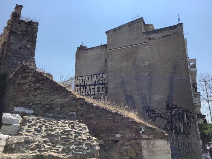 Απομεινάρια από τα τείχη της Θεσσαλονίκης στην περιοχή Καφαντάρι