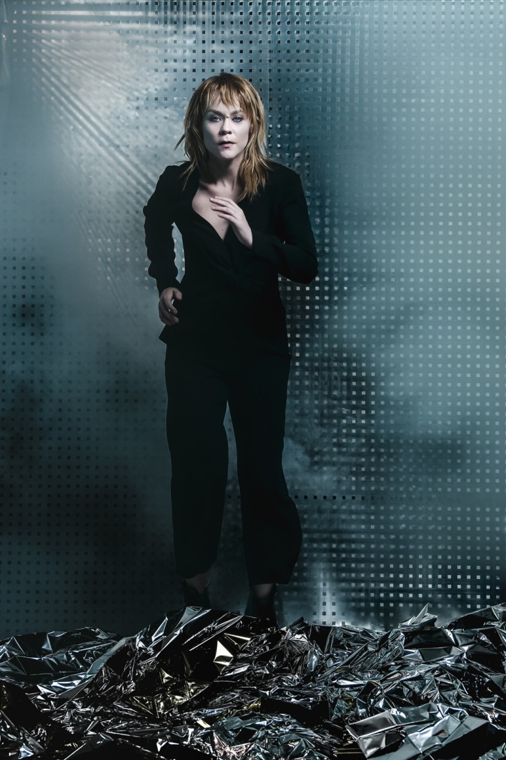 Η Λένα Παπαληγούρα στον ρόλο της Αντιγόνης στην παράσταση του Θέμη Μουμουλίδη