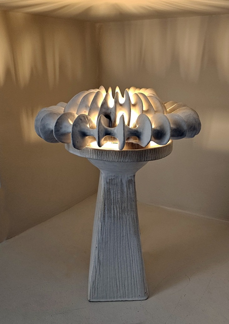 Έργο της Κάλιας Πανοπούλου, από την έκθεση «Edison's dream» στη Σύρο