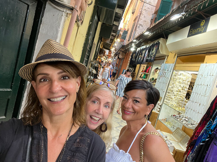 Η Νία Βαρντάλος γράφει για την Κέρκυρα