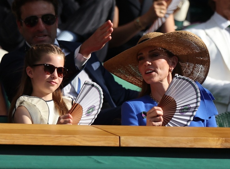 Η Κέιτ Μίντλετον με την πριγκίπισσα Σάρλοτ