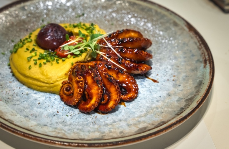 Μοσχοχτάποδο, με γλάσο τεριγιάκι στο εστιατόριο Λάμα