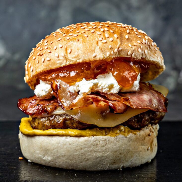 Το μπέργκερ Metsovone του Brothers in Law