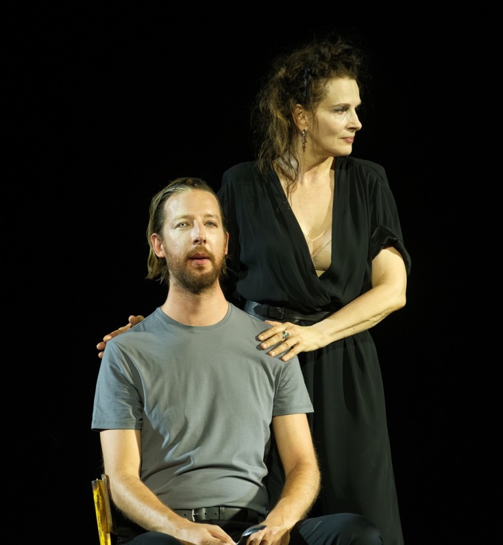 Η Ζιλιέτ Μπινός (Ουεντιχά) και ο Εμάνουελ Σβάρτς (Ζακαρί)