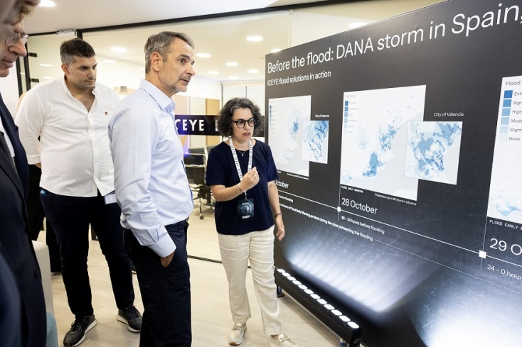 Επίσκεψη του Μητσοτάκη εγκαταστάσεις της εταιρείας ICEYE στο Νέο Ψυχικό