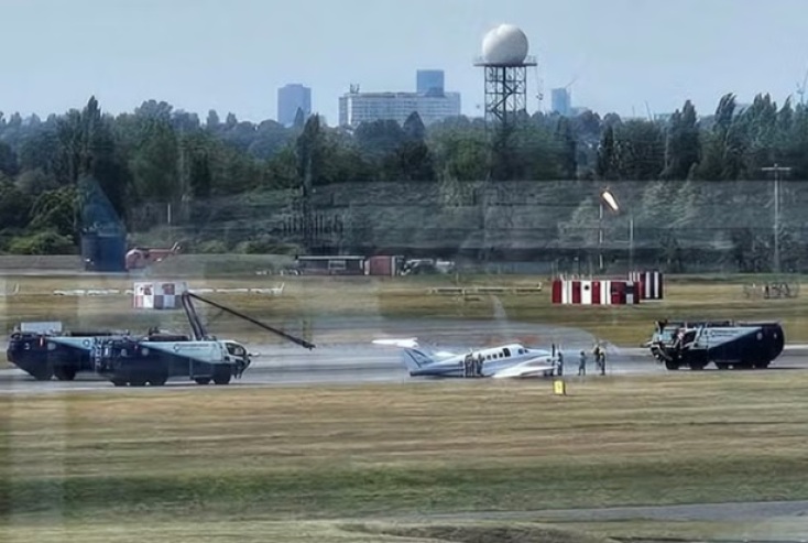 Βρετανία: Κλειστός ο διάδρομος του αεροδρομίου του Μπέρμιγχαμ μετά από «ατύχημα αεροσκάφους»