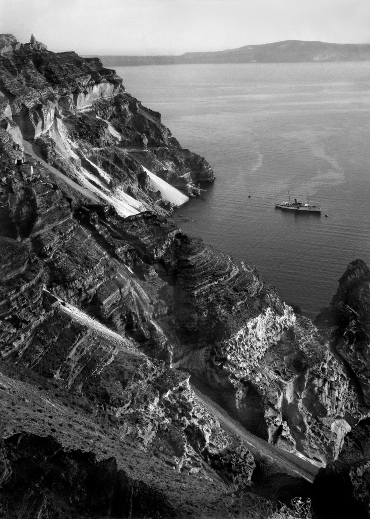 Nelly’s, Σαντορίνη 1928-1932 © Μουσείο Μπενάκη / Φωτογραφικά Αρχεία