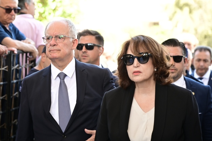 Ο Πρόεδρος της Δημοκρατίας, Κωνσταντίνος Τασούλας, στην κηδεία της Λένας Σαμαρά