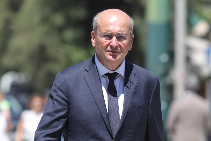 Ο Κωστής Χατζηδάκης στην κηδεία της Λένας Σαμαρά