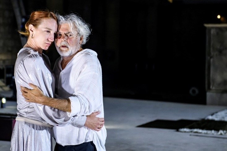Ο Νίκος Καραθάνος και η Στεφανία Γουλιώτη στον Οιδίποδα του Γιάννη Χουβαρδά