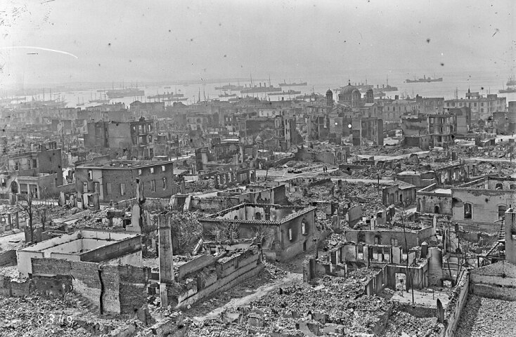 Κατεστραμμένα και καμμένα κτίσματα μετά το τέλος της πυρκαγιάς