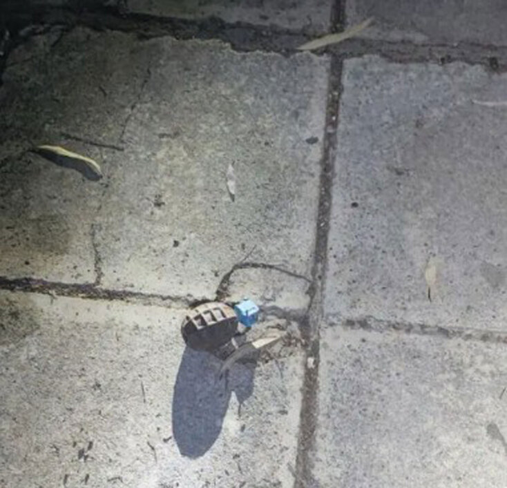 Καισαριανή: Δείτε φωτογραφίες από το οπλοστάσιο που βρέθηκε σε κάδο απορριμμάτων