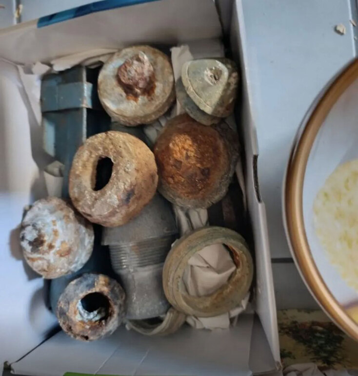 Τα ευρήματα της ΕΛ.ΑΣ. σε κάδο απορριμμάτων στην Καισαριανή