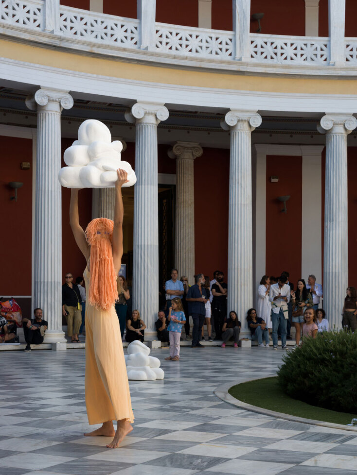 Κουκουβάνθρωπος της Μονς Γιόργκενσεν στην Art Athina 2025