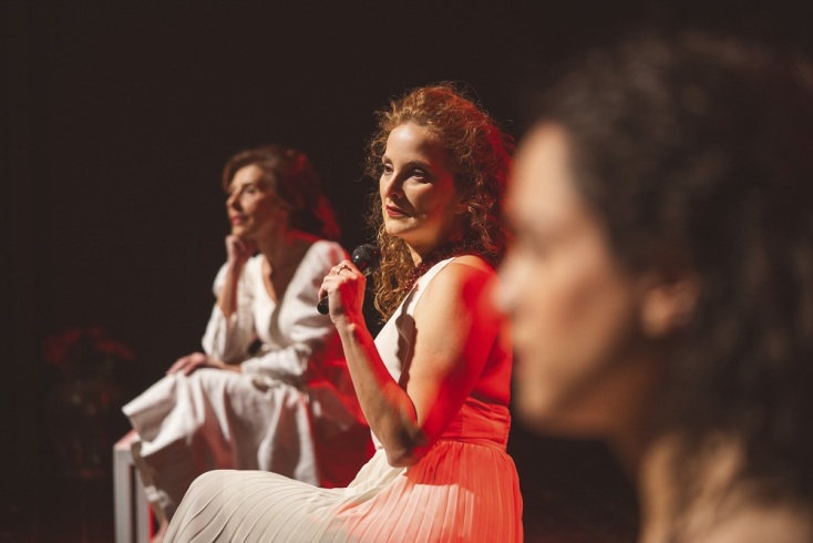 Μονόκλινο σε μπουάτ στο θέατρο Αλκμήνη