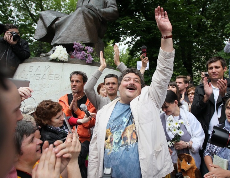 Ο Ρώσος συγγραφέας, Ντμίτρι Μπίκοφ