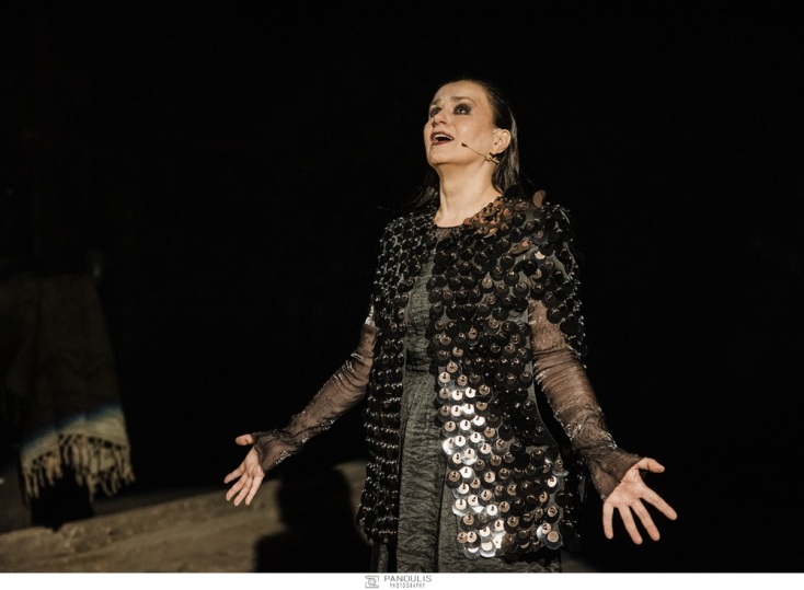 Η Καρυοφυλλιά Καραμπέτη στη «Μήδεια» του Μπέντα, Ανάβατος Χϊου