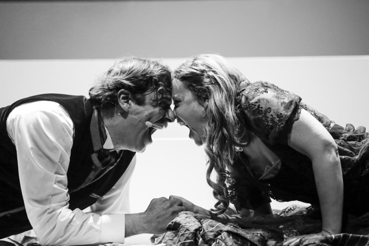 Η Λένα Παπαληγούρα και ο Ορέστης Τζιόβας στο «Όσα παίρνει ο άνεμος»